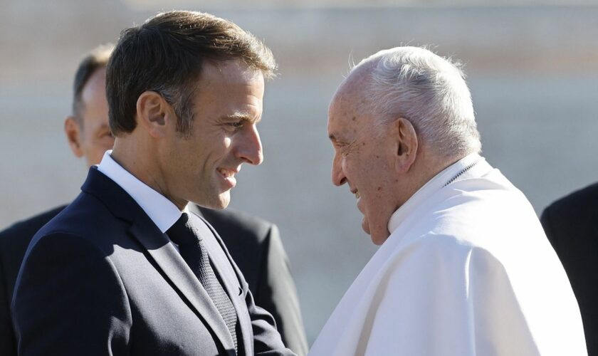 Pape François à Marseille EN DIRECT : Emmanuel Macron a offert deux ouvrages au souverain pontife…